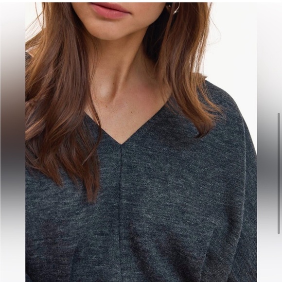 NWT🆕 Reitmans V-Neck Sweater - Picture 2 of 4